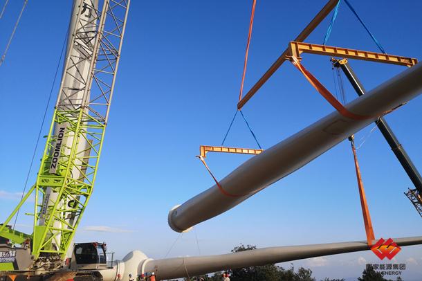 国电电力在江西区域首台风机吊装顺利完成