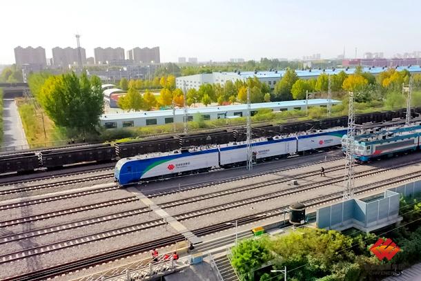 朔黄铁路两万吨重载列车安全开行五周年