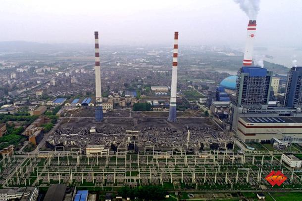 江苏谏壁电厂7-10号机组汽机厂房爆破拆除