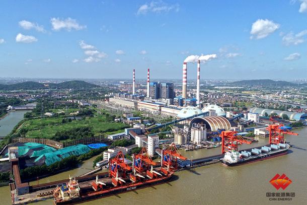 图为谏壁电厂万吨码头江苏公司始终把安全作为一切工作的"底线""红线"