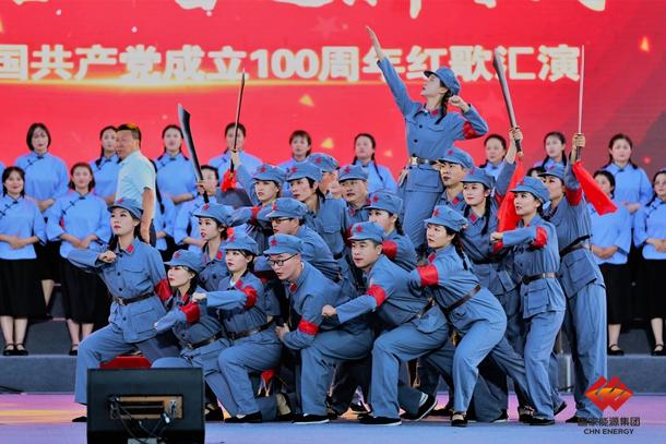 图为矸电公司表演《保卫黄河》.