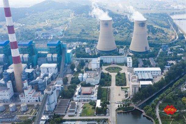 图为山东石横公司"开足马力"保供发电为保证机组燃煤的充足供应,该