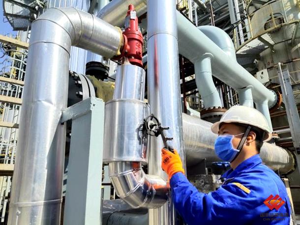 化工公司新疆化工战酷暑加强巡检工作