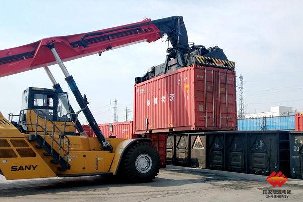 包神铁路开通燕家塔大煤台兰炭运输车列