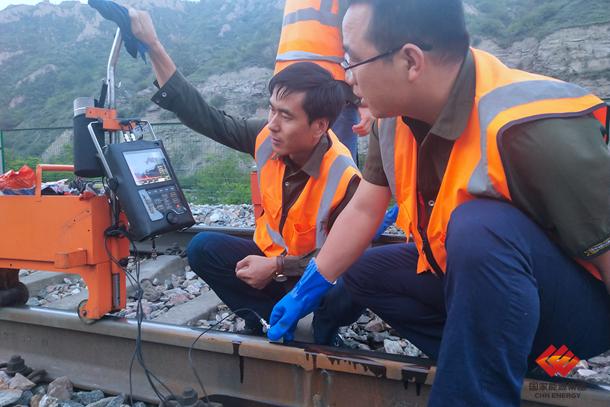 包神铁路神朔公司开展重点路段钢轨探伤检测