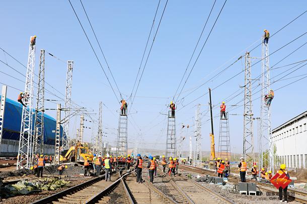 新朔铁路大准线开展春季集中修